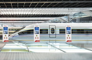 Automatic guardrail system solution for platform crossing protection of railway and MRT to reduce the danger of passengers crossing the line