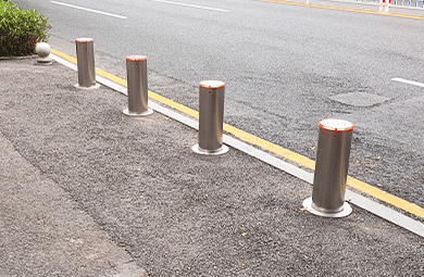 Why is it important to install automatic electric mechanical bollard in pedestrian streets?